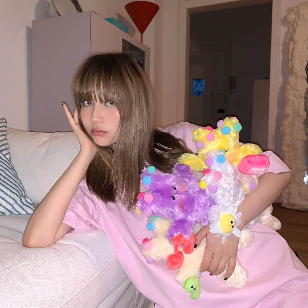 チン・インヒのインスタグラム：「🧡💛🤍💜💛」