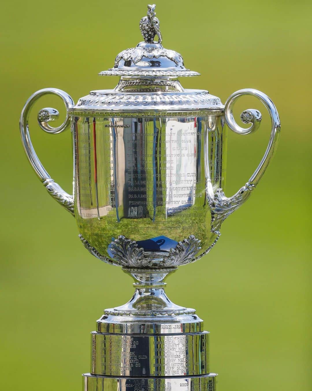 PGA TOURさんのインスタグラム写真 - (PGA TOURInstagram)「Who’s taking home the Wanamaker Trophy today? 🤔⬇️」8月10日 0時24分 - pgatour