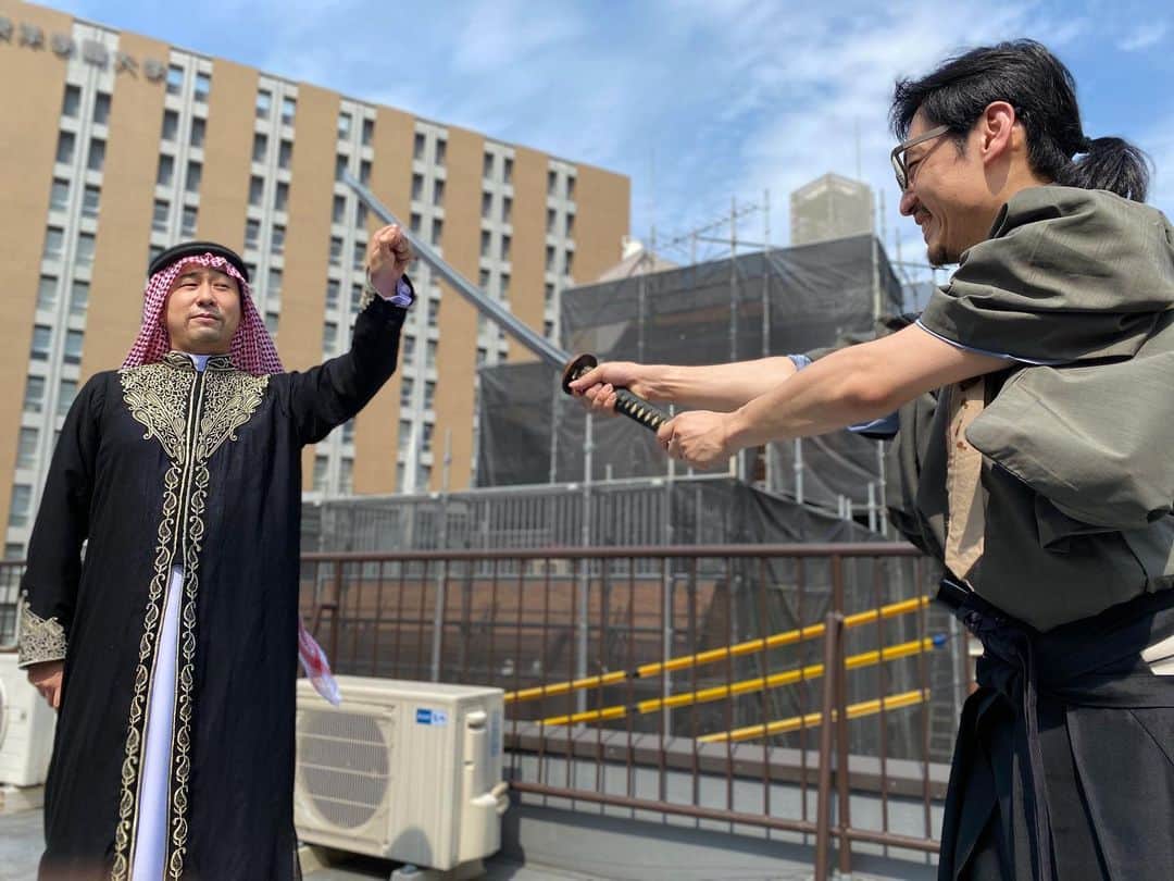 鷹鳥屋明のインスタグラム：「باصبع واحد اطيرك يا ورع👉😎 “Ghost of Kabsa”」