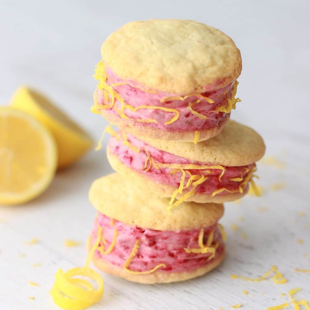 Yonanasのインスタグラム：「We have a fruity twist on the ice cream sandwich! Sandwich Lemon Raspberry Yonanas between two sugar cookies for a tasty & easy summertime treat. Click the link in our profile for the recipe.」