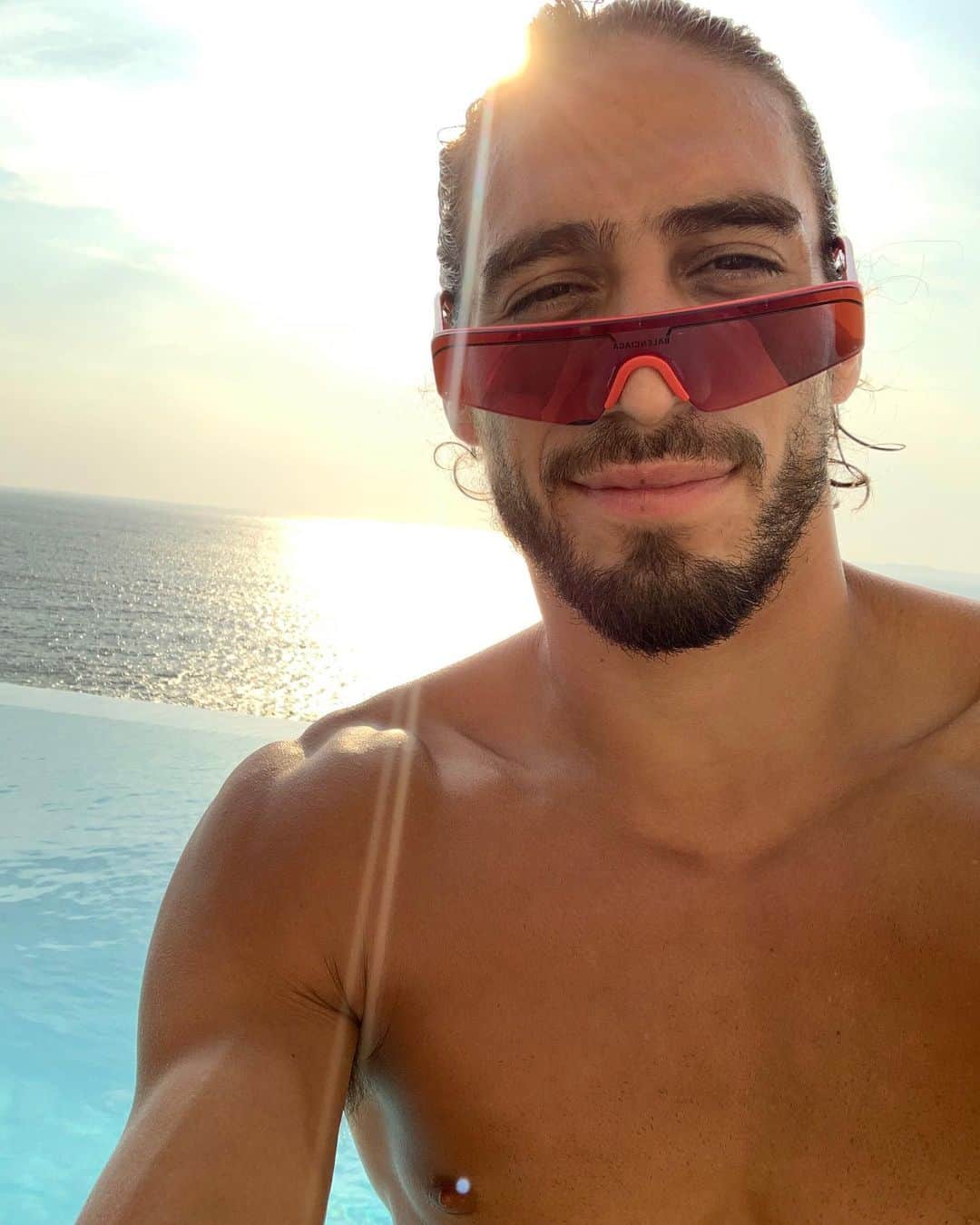 マルティン・カセレスのインスタグラム：「ESOTICO 🔥 #lasquenoibanasalir」