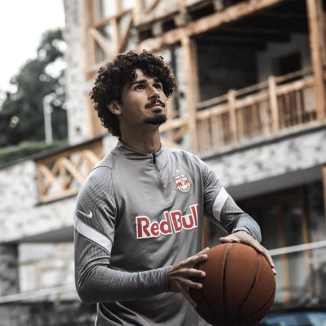 アンドレ・ラマーリョさんのインスタグラム写真 - (アンドレ・ラマーリョInstagram)「@andersonvarejao é você ? 😂 🏀  . . . #basketball #basquete #spaßmusssein #fcredbullsalzburg #trainingscamp #trainingslager」8月10日 0時38分 - ramalho92