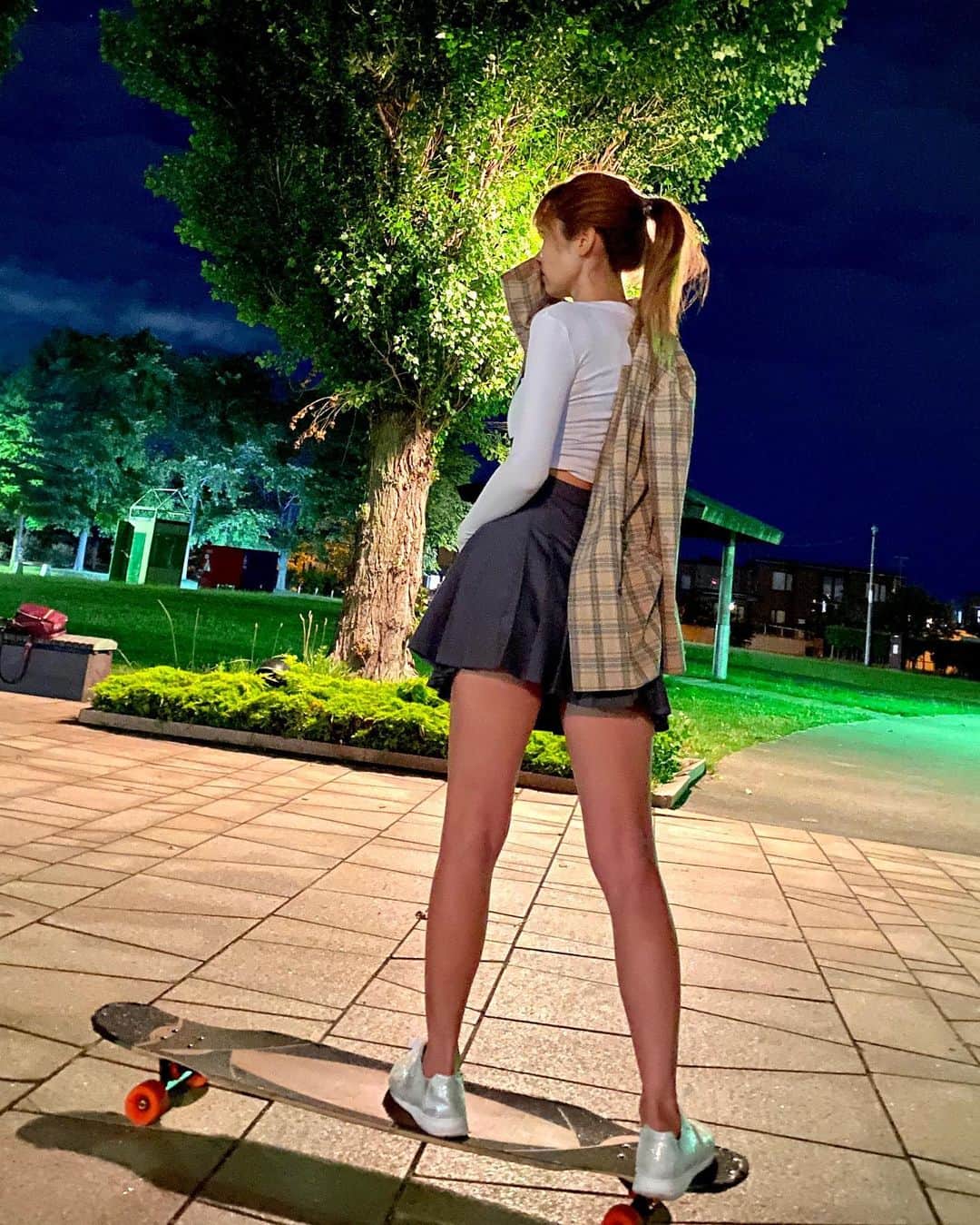 KANAさんのインスタグラム写真 - (KANAInstagram)「kanaと ロンスケ🏂✨  ナイトモードで撮ったら こうなった🙊💕 夜の12時からの夜中練習。  朝から動きすぎて 汗だく🥺🥺🥺🥺  #longboardbelle  #ロンスケファッション #ロンスケ練習   #longboarddancing  #ナイトモード #ロンスケ女子 #ロンスケ女子コーデ #ロンスケ好きな人と繋がりたい  #スケボー練習 #ロンスケ女子 #ロンスケ初心者 #longboard #longboarding #dance #instagramjapan #freestyle #freestyling #skater #skate #sk8 #sk8er #skateeverydamnday #skateordie #longboardfreestyle #skateboard #skateboarding #ローデッドボード #longboardfreestyle #longboarddancing #longboardtoror#longboardfreestyle  #長板 #ロンスケ  #ロンスケ女子」8月10日 0時47分 - kana1862