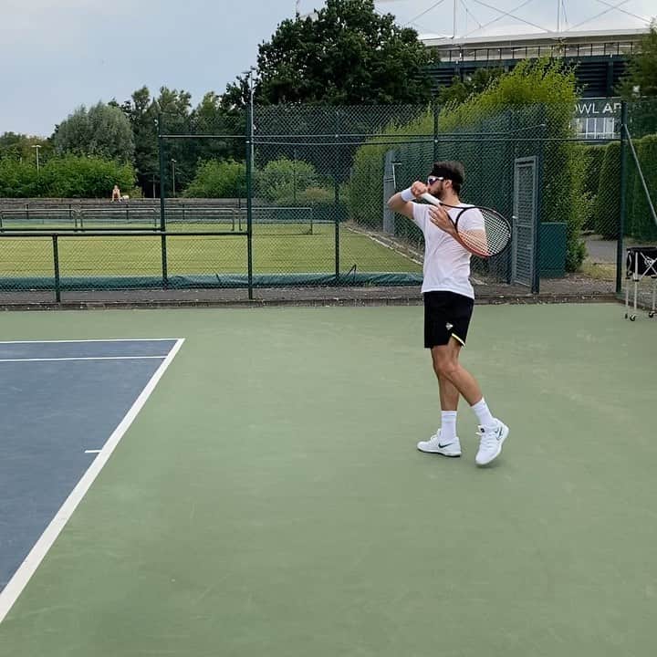 のインスタグラム：「Back to school 🧮」