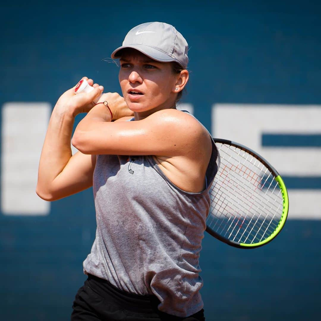 WTA（女子テニス協会）さんのインスタグラム写真 - (WTA（女子テニス協会）Instagram)「Practice in Prague 🎾 #pragueopen2020 ⁣ ⁣ 📷: @jimmie48tennis」8月10日 1時02分 - wta