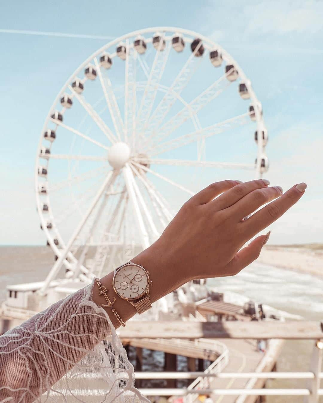 PAUL HEWITTさんのインスタグラム写真 - (PAUL HEWITTInstagram)「Finding ourselves in this daydream. ✨ @annchristiiiin wearing our most popular Everpulse and the matching Anchor Spirit. ⚓️ #getAnchored #paulhewitt」8月10日 1時01分 - paul_hewitt