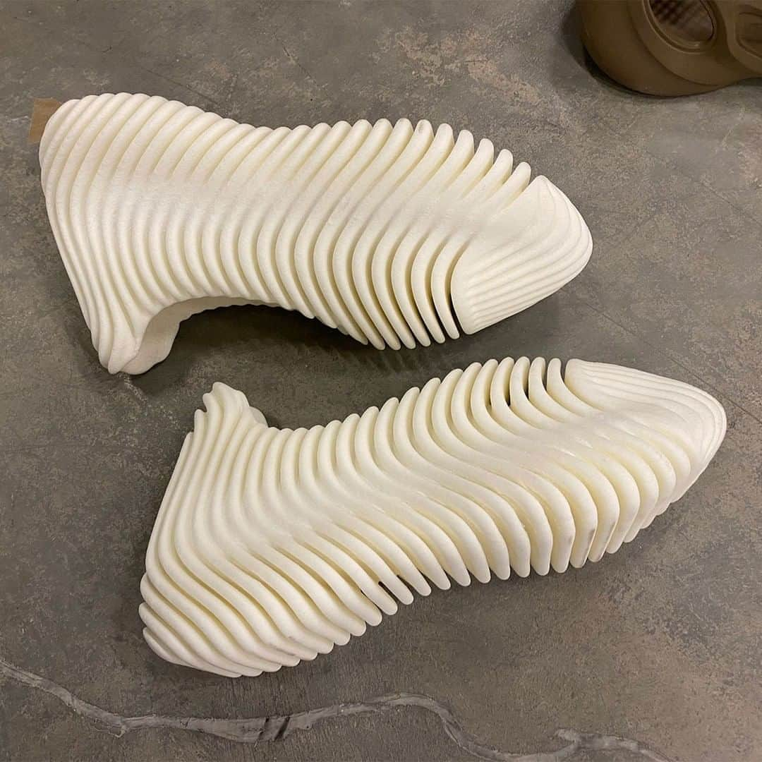 Sneaker Newsさんのインスタグラム写真 - (Sneaker NewsInstagram)「A rumor since Kanye first signed with adidas back in 2013, a Yeezy D Rose shoe looks to be in the works based on photos shared by Mr. West himself. Would you rock a Derrick Rose shoe designed by Yeezy? For more on what Kanye shared on Twitter, tap the link in our bio.」8月10日 1時02分 - sneakernews