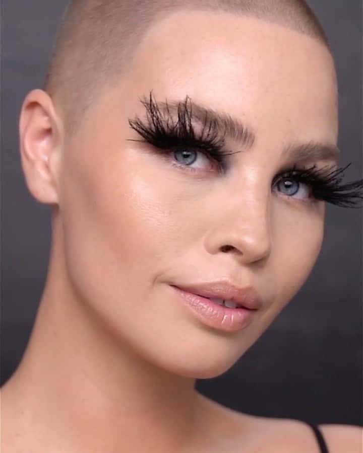 のインスタグラム：「Lashing out with makeup artist @celine_bernaerts! Check out her DIY feather lash tutorial on @NYFW's IGTV now.」