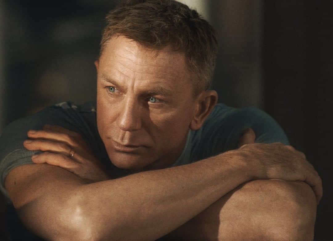 カナーリのインスタグラム：「Daniel Craig wears a #CanaliSS20 t-shirt in this feature for @gq.  From the best #CanaliEditorials of the season. #Canali1934 #DanielCraig」