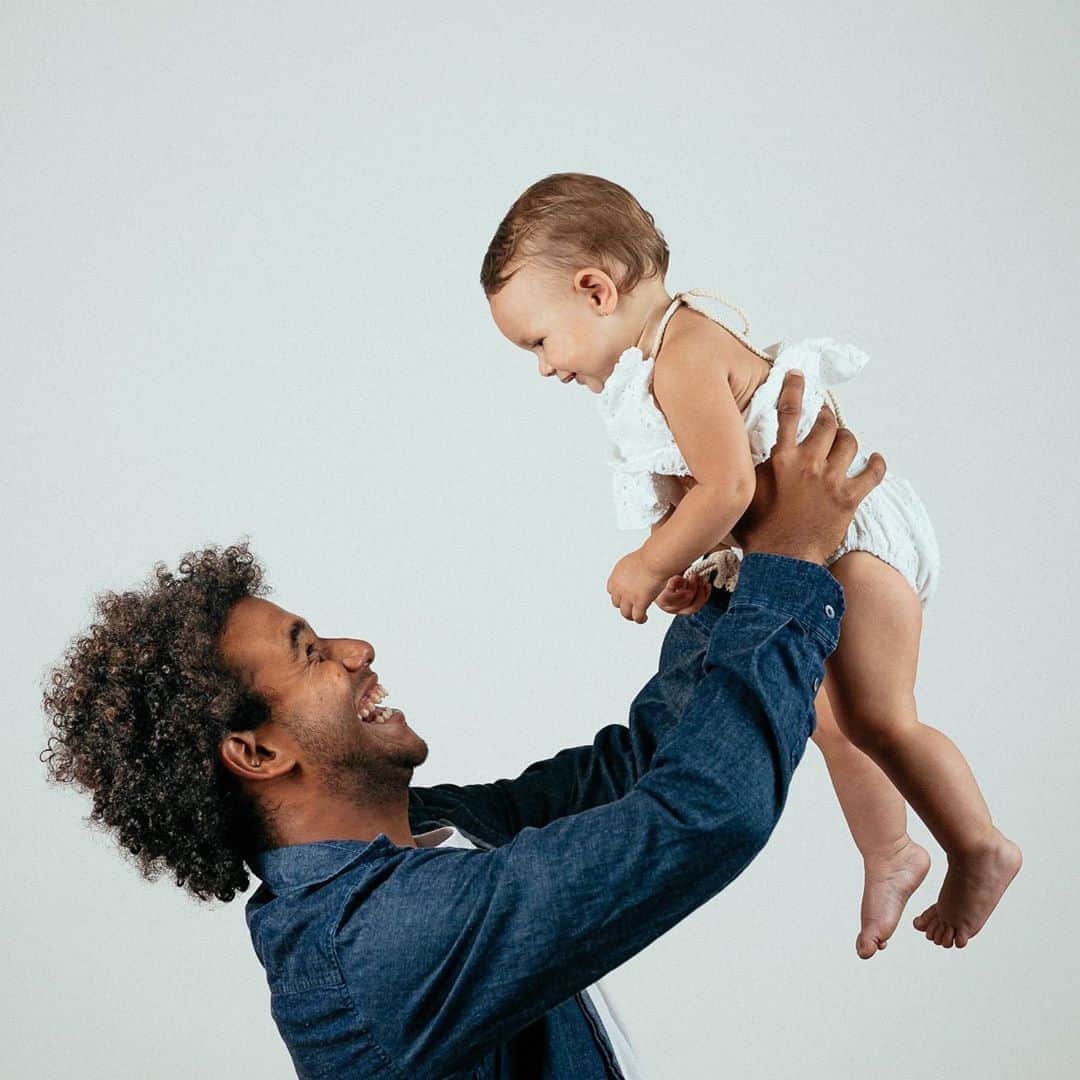 のインスタグラム：「Feliz dia dos Pais para esses homens que tenho muita sorte de ter na minha vida e na vida da @moadernsantos ! Amamos todos vcs!!!! Obrigada @santoswesley amor por tudo que faz e proporciona para nós! Amamos vc!  • • @megatondias  @debora_arrais Carlão  @renzobarioni」