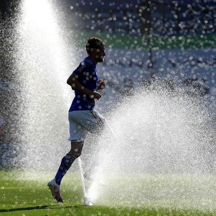 プレミアリーグさんのインスタグラム写真 - (プレミアリーグInstagram)「Mind the sprinklers 🚿」8月10日 1時24分 - premierleague