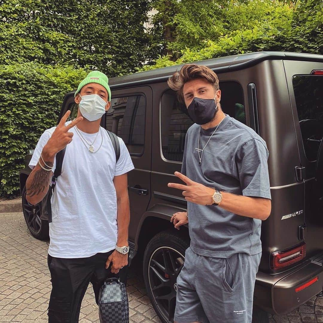 エルミン・ビチャクチッチのインスタグラム：「•Standard Bruder wir sind Anderz• #wieauseinerdna #raupenimmersatt #meetandgreet #allthewayup #godisgreat #lafamilia #thatway」