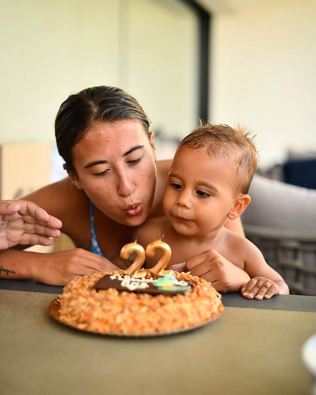 ヘスス・フェルナンデス・サエスのインスタグラム：「FELICIDADES 🎉🎊🍾!!! A la tata mas guapa y buenas del mundo. Porque te quiero tela... disfruta ❤️」