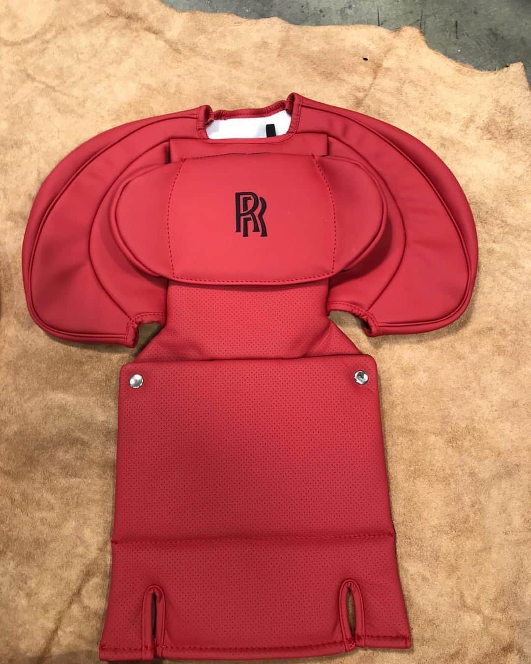CarsWithoutLimitsさんのインスタグラム写真 - (CarsWithoutLimitsInstagram)「Custom car seats to match any exotic / luxury suv   Nappa leather any design and pattern available @anthonytopstitch」8月10日 1時53分 - carswithoutlimits