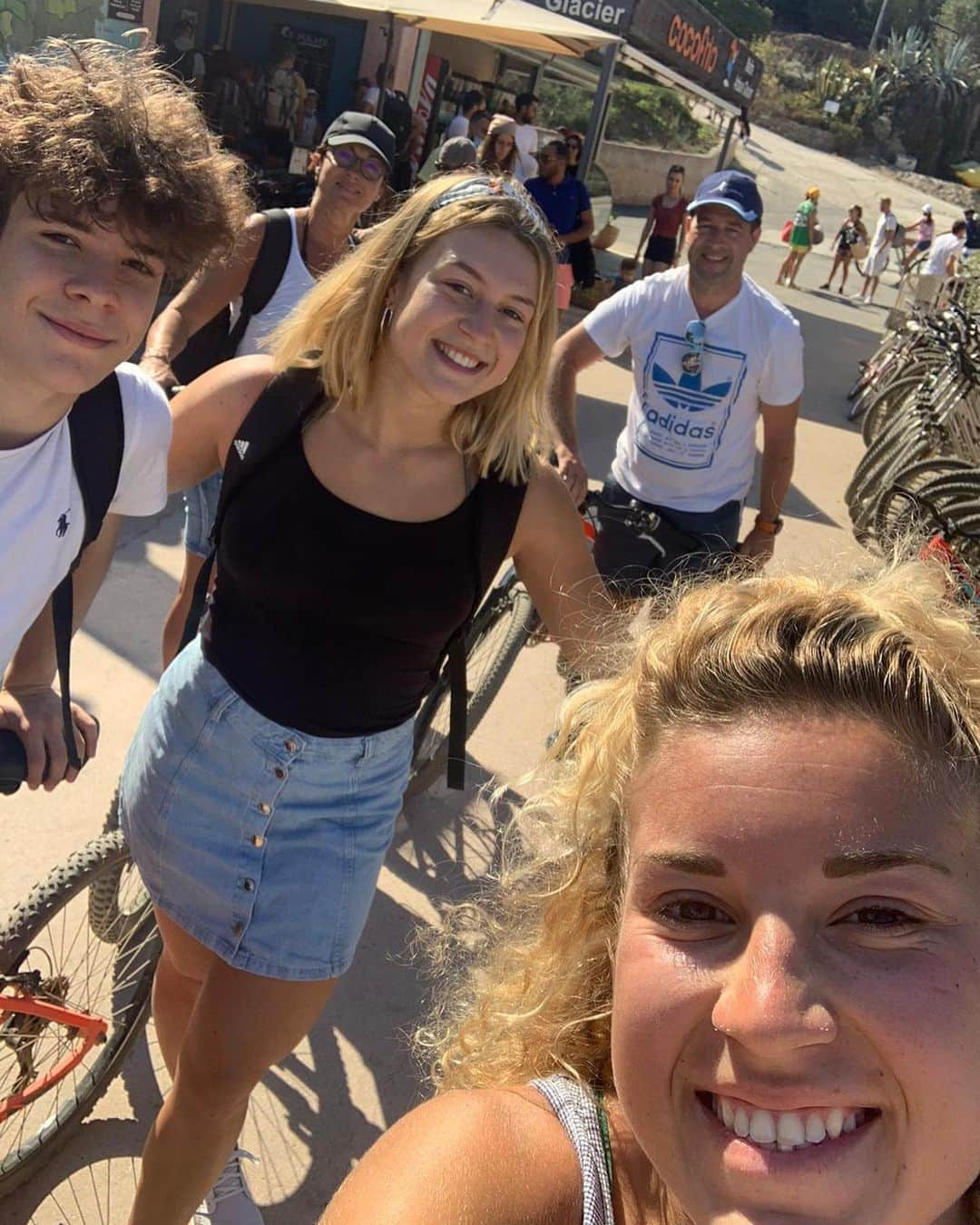 マチルド・グロさんのインスタグラム写真 - (マチルド・グロInstagram)「L’île de Porquerolles 📍 Beautiful day with my family with ☀️ & 🌊 !  • • • #dayoff #goodvibes #bestmoments #family #lovethem」8月10日 2時17分 - gros_mathilde