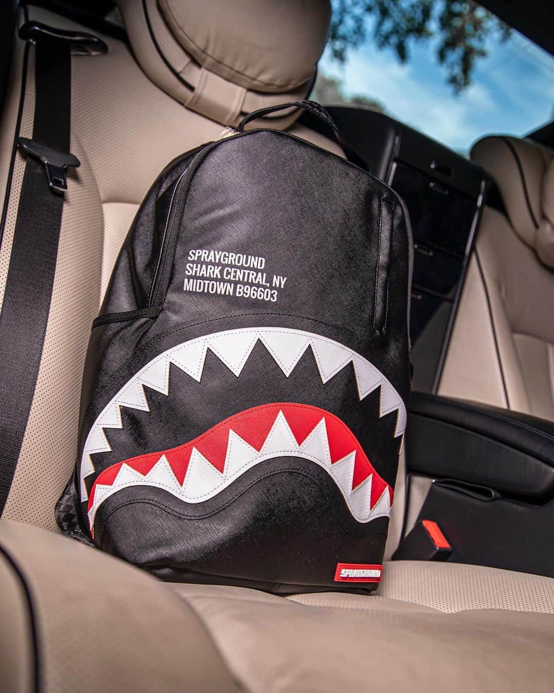アフロジャックさんのインスタグラム写真 (アフロジャックInstagram)「THE AFROJACK SHARK BACKPACK