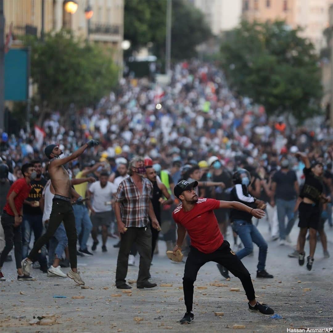 ABC Newsさんのインスタグラム写真 - (ABC NewsInstagram)「Protesters in Beirut clash with police in the wake of the massive, deadly explosion that rocked the Lebanese capital.  #beirut #protesting #international」8月10日 2時42分 - abcnews