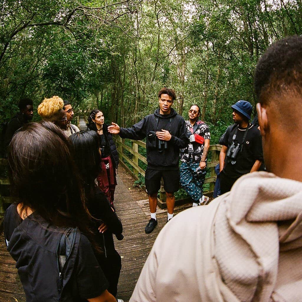 HYPEBEASTさんのインスタグラム写真 - (HYPEBEASTInstagram)「#hbouthere: @flocktogether.world is a new London collective that hopes to bring people of color into the world of birdwatching. Hit the link in bio to learn more about how the group has allowed a cross-section of creative people to form their own networks.⁠⠀ Photo: Zaineb Abelque」8月10日 3時02分 - hypebeast