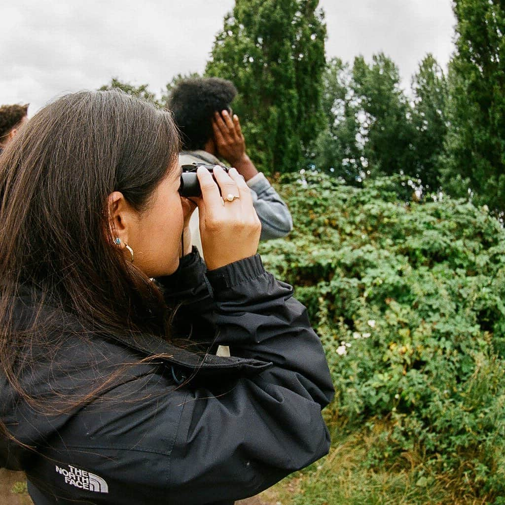 HYPEBEASTさんのインスタグラム写真 - (HYPEBEASTInstagram)「#hbouthere: @flocktogether.world is a new London collective that hopes to bring people of color into the world of birdwatching. Hit the link in bio to learn more about how the group has allowed a cross-section of creative people to form their own networks.⁠⠀ Photo: Zaineb Abelque」8月10日 3時02分 - hypebeast