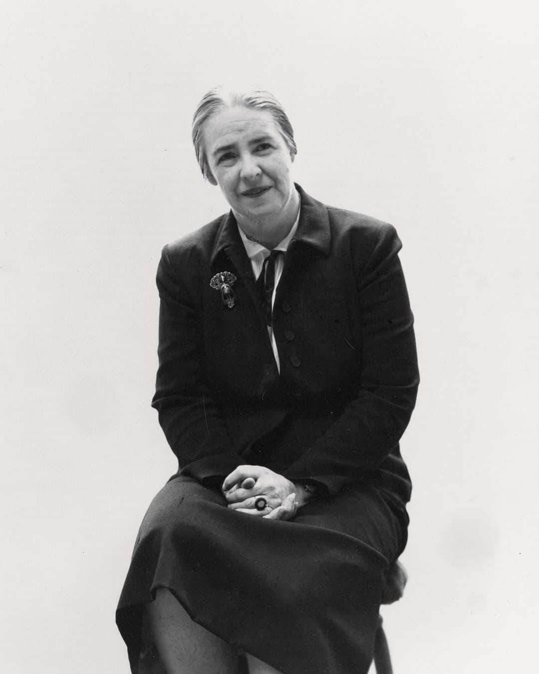 のインスタグラム：「#GagosianQuarterly: "Grace McCann Morley's relative historical obscurity today is particularly paradoxical given that she brought regional, national, and global recognition to many formerly obscure artists." —Berit Potter  In a piece for "Gagosian Quarterly," Berit Potter pays homage to Grace McCann Morley, the ardent museum leader who transformed San Francisco’s relationship to modern art. Follow the link in our bio to read the article. __________ #GraceMcCannMorley #Gagosian Grace McCann Morley, c. 1950s. Photo: courtesy SFMOMA Archives」