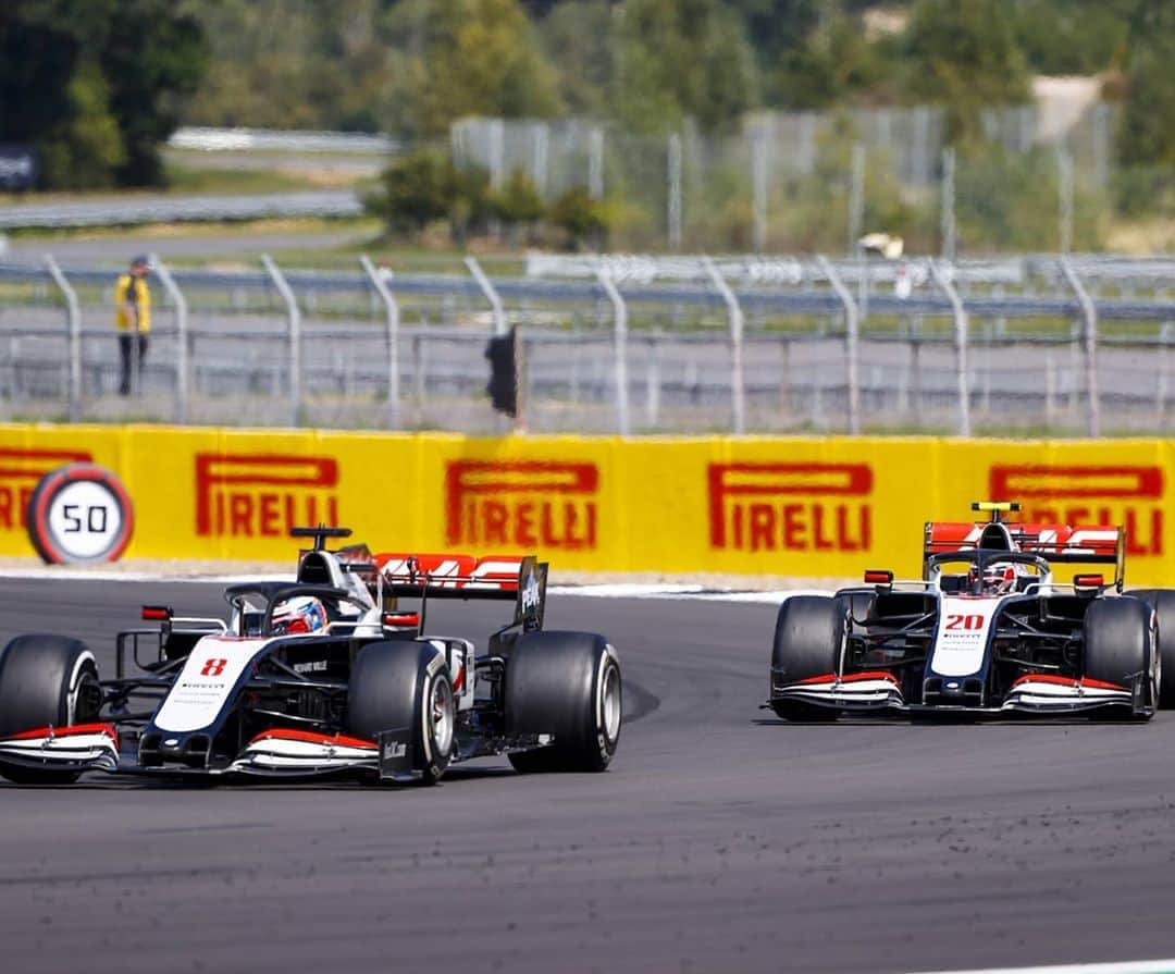 ロマン・グロージャンさんのインスタグラム写真 - (ロマン・グロージャンInstagram)「The end results doesn't show it but I must say we had a strong weekend. Manage to get the best out of the VF20 in quali and in race pace, had some nice on track action with Seb (like in the good old days) and the boys did some quick pitstop. Only the start of the race wasn't good enough but that's my fault. Next one will be better 👌 #F170 #r8g #f1  @haasf1team」8月10日 3時09分 - grosjeanromain