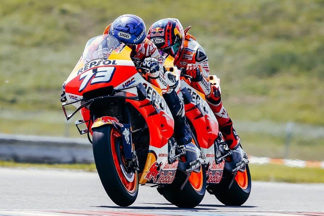レプソル・ホンダのインスタグラム：「Battle bois 🔥 ⠀⠀⠀⠀⠀⠀⠀⠀⠀ 🇨🇿 #CzechGP #MotoGP #AM73 #AlexMarquez #SB6 #StefanBradl #Racing #Repsol #Honda #Racing #RepsolHonda #HRC #RC213V #ThePowerOfDreams #Racing #Motorcycle #Team #OneHeart」