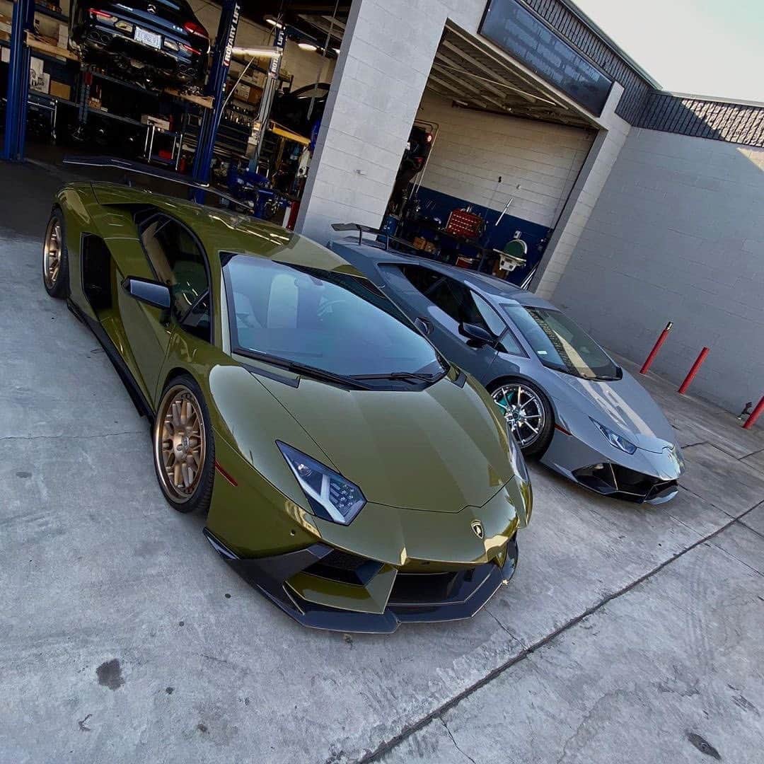 CARLiFESTYLEさんのインスタグラム写真 - (CARLiFESTYLEInstagram)「Aventador or Huracan? Done by @r1motorsport #carlifestyle」8月10日 3時12分 - carlifestyle