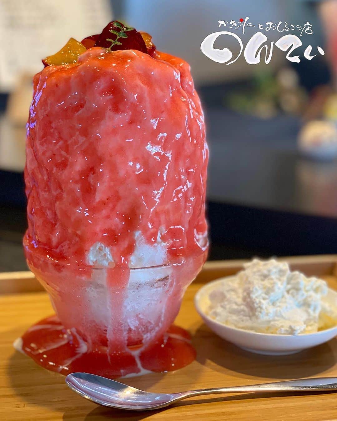 のインスタグラム：「🍧のんてぃ🍧 みよしの大人気かき氷店 @nontei8 　さん！ 今まで食べたかき氷で個人的に本気で一番 美味しかった😭❣️ . 写真溜まりすぎてて時差投稿だけど 初めて行った、すももがある時の😍 (タイミングでメニュー変わります！そして今 すももまた復活してるそうです。) . ☑️#すももレアチーズ　1100円 ☑️マスカルポーネトッピング　150円 . すもも自体の酸味、たっぷり濃密なすももソース さっぱりレアチーズ、そして追加トッピングの マスカルポーネ、、もうこれがさらに美味しくて 本当に感動して言葉にならなくて夢中で食べた😭💓 . マスカルポーネトッピングおすすめ！ あまりに感動しすぎて、後日また違う味を 食べに行った！！！笑 またpostします〜🍧 . . スタバクイーン👸🏼メインアカウント ➡︎ @ayumin0220stb . #のんてぃ #愛知かき氷#みよしかき氷 #名古屋かき氷#かきごーらー#かきごおりすと﻿ #名古屋#名古屋ランチ#名古屋グルメ#名古屋カフェ﻿ #インスタグルメアワード2020#あいなご#ナゴレコ#グルメライター　﻿」