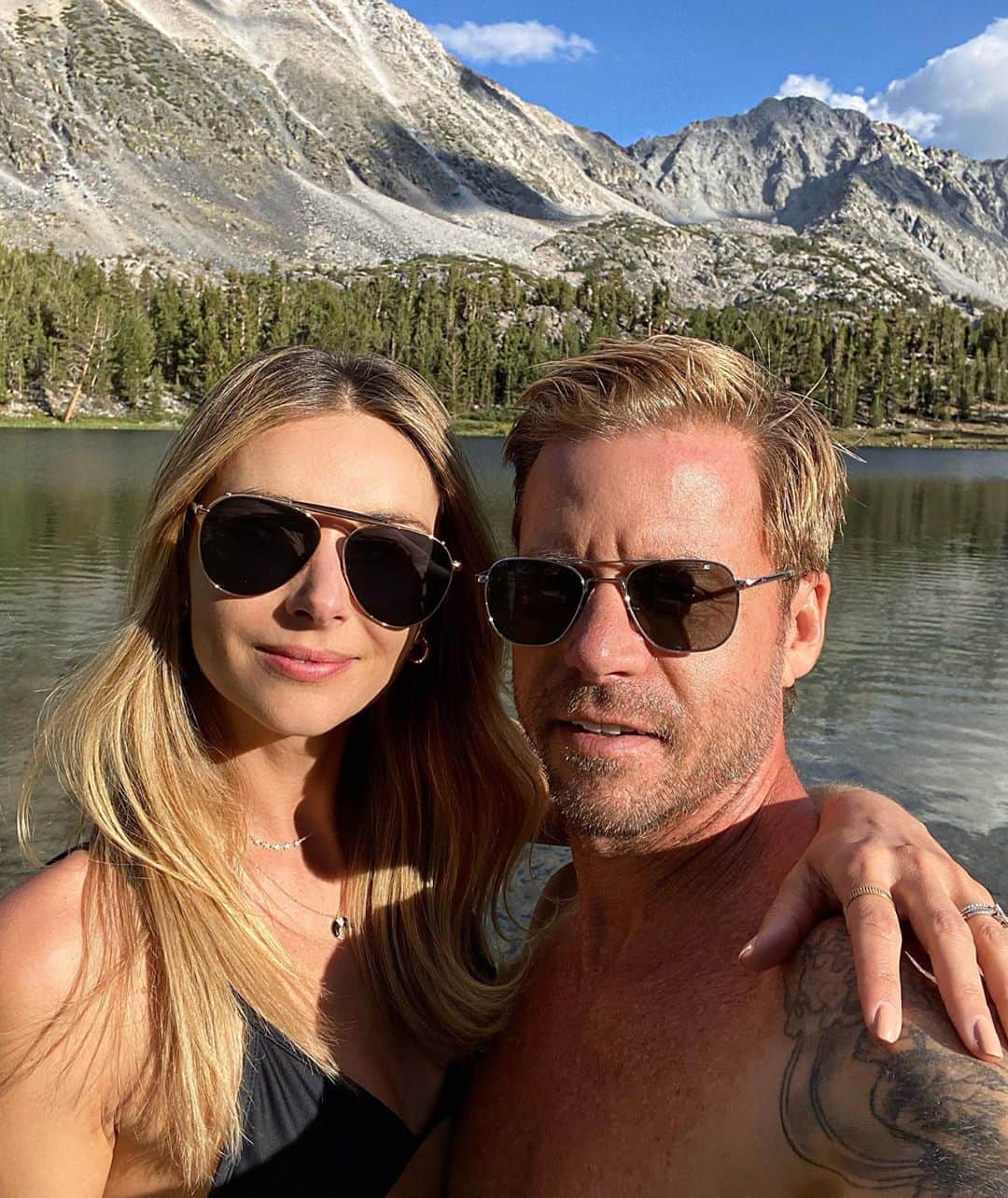 Ludi Delfinoのインスタグラム：「Happy anniversary amor, too many more adventures with you, love you @ericdchambers」