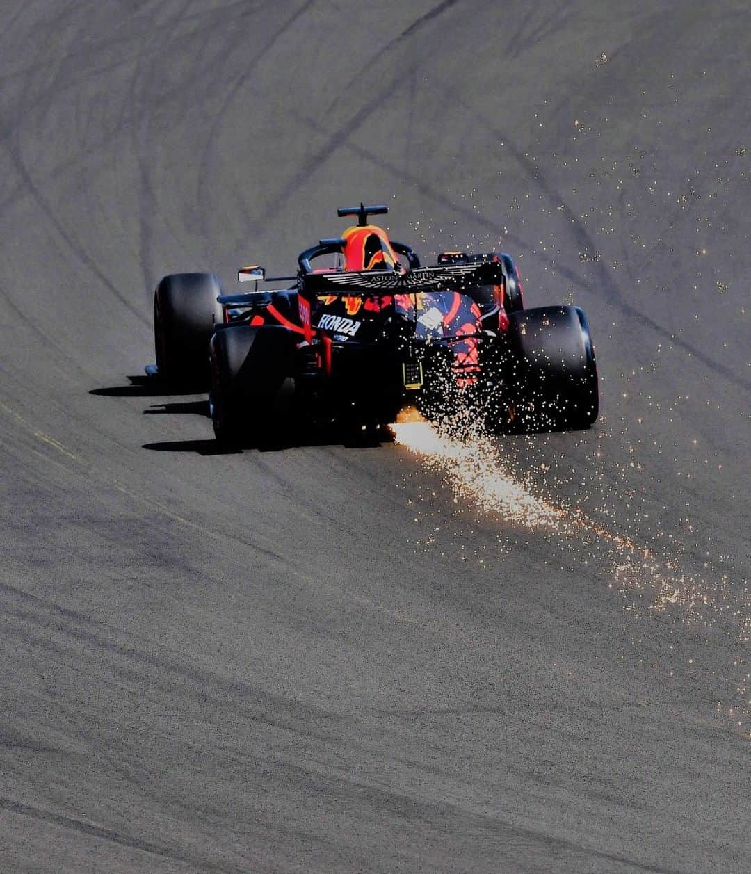 アストンマーチンさんのインスタグラム写真 - (アストンマーチンInstagram)「Ready for the next challenge,  The next @F1 race is just around the corner - and we'll be making sparks fly once again with Aston Martin Red Bull Racing in Spain for Round 6 of the 2020 season.  #ThePursuitOfBeautiful #F170 #AstonMartinRedBullRacing」8月10日 3時30分 - astonmartin