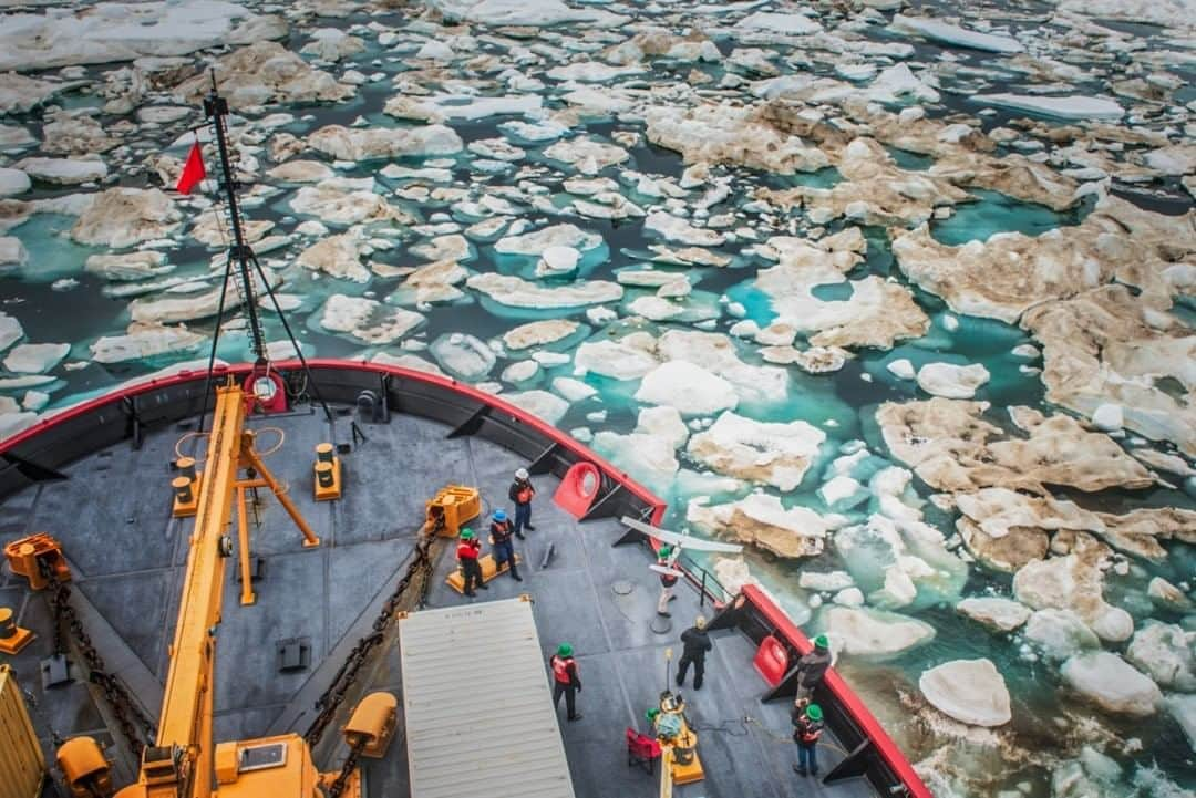 ナショナルジオグラフィックさんのインスタグラム写真 - (ナショナルジオグラフィックInstagram)「Photo by @estherhorvath  An unmanned aerial vehicle is launched from U.S. Coast Guard icebreaker Healy  during a search and rescue exercise. During my very first expedition to the Arctic Ocean, on board this ship, I completely fell in love with the landscape. I spent sleepless nights standing on the deck, mesmerized by the view and by the ever-changing sea ice. I felt connected to this environment, which may disappear in our lifetime during the summer months. On this trip, I decided I would focus my photography on the Arctic Ocean and work together with scientists to raise awareness of the changes. Since 2015 I've documented eleven scientific expeditions in the polar regions. Please follow @estherhorvath for more climate science stories.」8月10日 3時36分 - natgeo