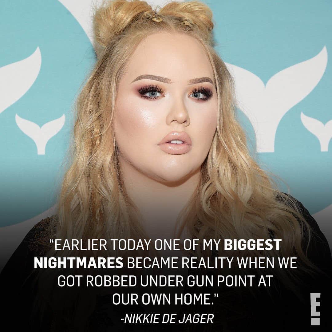 E! Onlineさんのインスタグラム写真 - (E! OnlineInstagram)「#YouTuber Nikkie Tutorials revealed that she and her fiancé were robbed at gunpoint in their home on Saturday. Everything we know, including a detailed statement from law enforcement, is at the link in bio. (📷 : Getty Images)」8月10日 3時47分 - enews