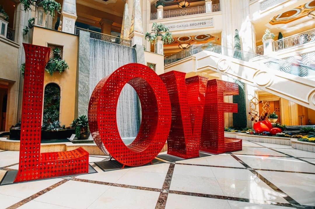 The Venetian Las Vegasさんのインスタグラム写真 - (The Venetian Las VegasInstagram)「LOVE is all you need. #VegasWithLOVE」8月10日 4時00分 - venetianvegas