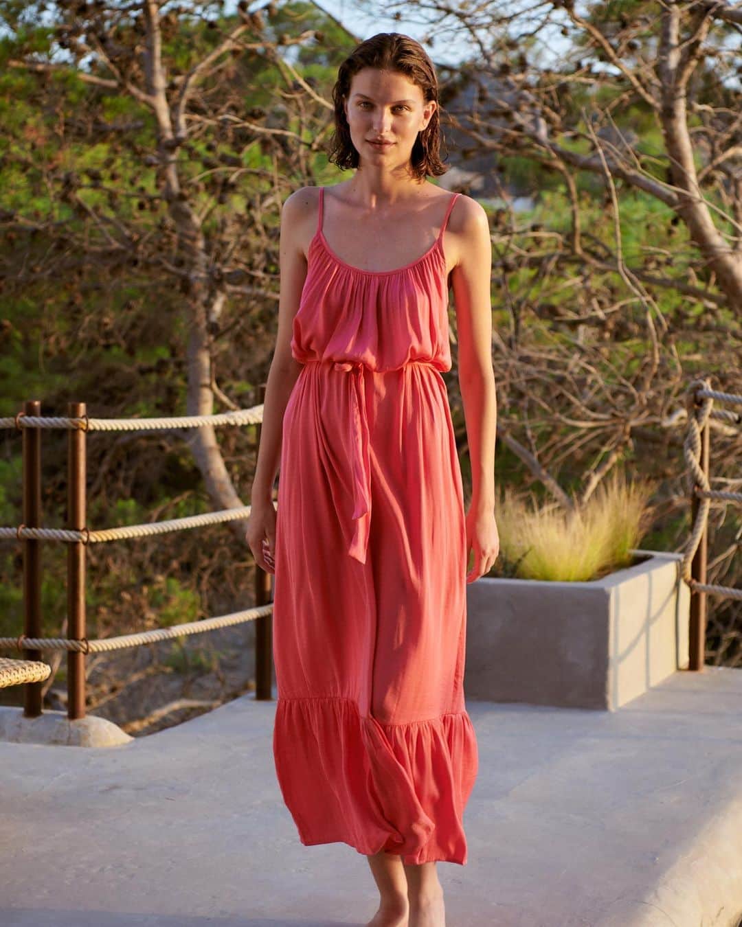 Oyshoさんのインスタグラム写真 - (OyshoInstagram)「Golden hour. Summer dresses. Mediterranean sunsets.  #oysho #beachwear」8月10日 4時02分 - oysho