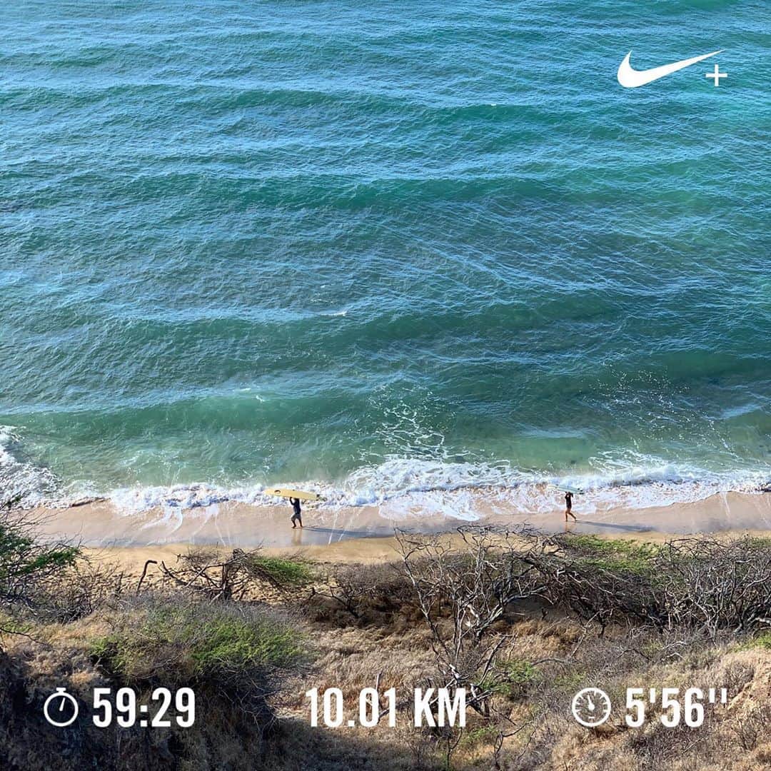 間瀬ゆきのインスタグラム：「朝ラン10km🌈  旦那さんが息子を見てくれたので 久しぶりに走りに行けた❤  今は何か目標の大会があるわけじゃないし （一応ホノルルマラソンは10kmをエントリーしてるけど開催されるかわかんないし🥺）  また速く走れるようになりたい！っていうのも 今はちょっとお休みかなーと思ってて  どっちかと言えばダイエット目的なので このくらいのゆっくりペースで10kmくらいが ちょうどいい気がする👍  ハワイは感染者数がやばくなってきたので 息子はあんまり外に連れて行きたくなくて バギーランもしばらくお休み😔  だからしょっちゅう走りに行くのは無理だけど 行ける時はなるべく朝早くに人の少ない場所を選んで 走りに行けるといいな❤️  #登り坂苦手 #キロ6分超えてるとこは登り #ダイヤモンドヘッドの登りキツイの😑  #run #running #ランニング #hawaiirunning #ハワイランニング #復帰ラン #リハビリラン #産後復帰ラン #産後ダイエット #ダイエット #diet #hawaii #hawaiilife #luckywelivehawaii #maseyukihawaii #ハワイ #ハワイ旅行」