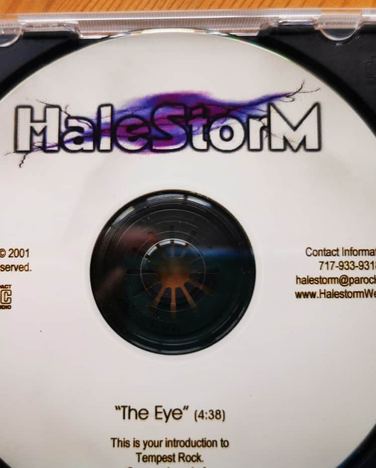 ジー・ヘイルさんのインスタグラム写真 - (ジー・ヘイルInstagram)「#HappyBirthdayHalestorm 23 years of Rock since  8/9/97」8月10日 4時10分 - officiallzzyhale