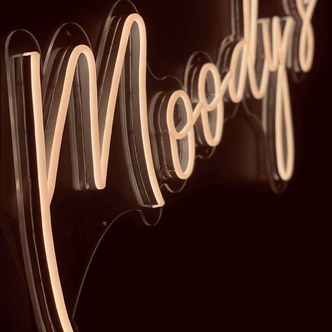 のインスタグラム：「Ha reggel kávé akkor este a @moodysbudapest !!」