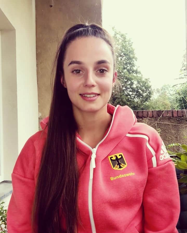 ポーリーヌ・シェーファーのインスタグラム：「Vielen Dank an alle die bei der Challenge mitgemacht haben! Ab morgen wird es wieder eine neue Challenge geben.   Außerdem gibt es am 05.09.2020 und am 06.09.2020 einen Spendenlauf! Meldet euch unter „TEAM TURNEN“ an.  @sporthilfe #sporthilfespiele 🏅」