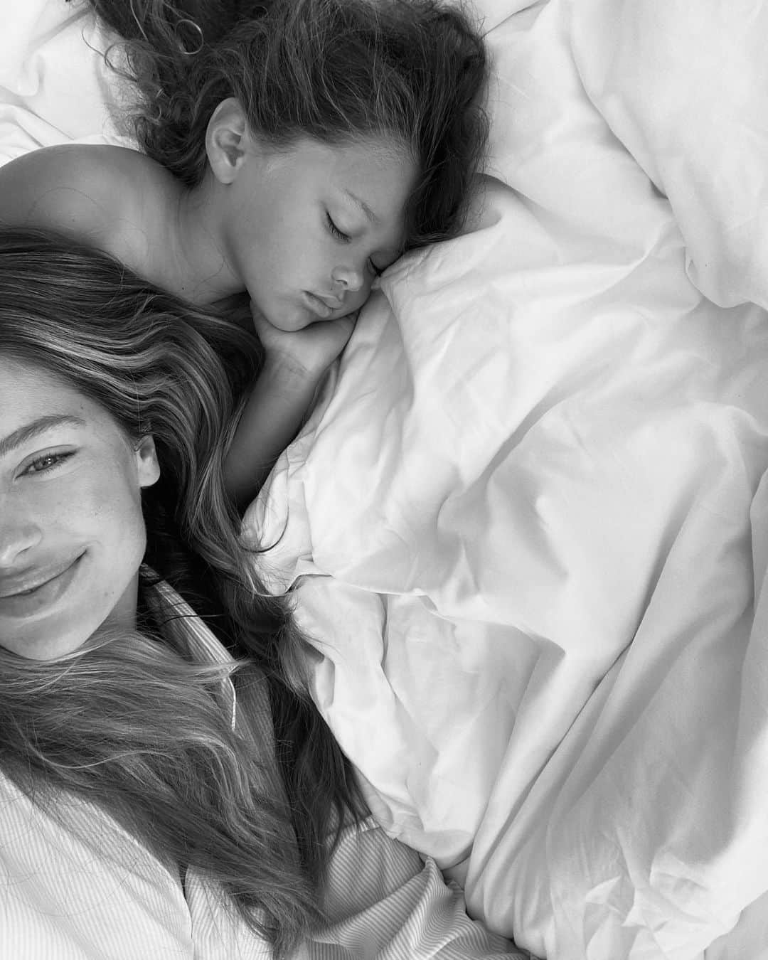 Mathilde Goehlerのインスタグラム：「Took this photo on my birthday 21st of July, and I have been watching it ever since and wanted to post it to always remember my mood and how happy and for filled I felt just in this exact moment . I love you so much, I feel blessed everyday to have you 🖤」
