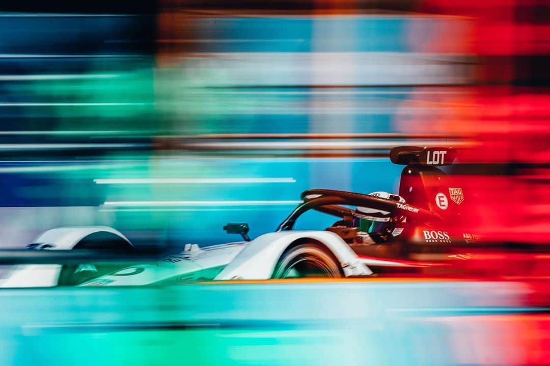 アンドレ・ロッテラーのインスタグラム：「Congrats to my friends @dstecheetah and @afelixdacosta for clinching the title. Impressive and In another league to us all!  P18 to p8 was fun today! Points  Now 2 days off to prep and try to finish on high.  #tagheuerporsche #positivelycharged #happysunday #abbfiaformulae」