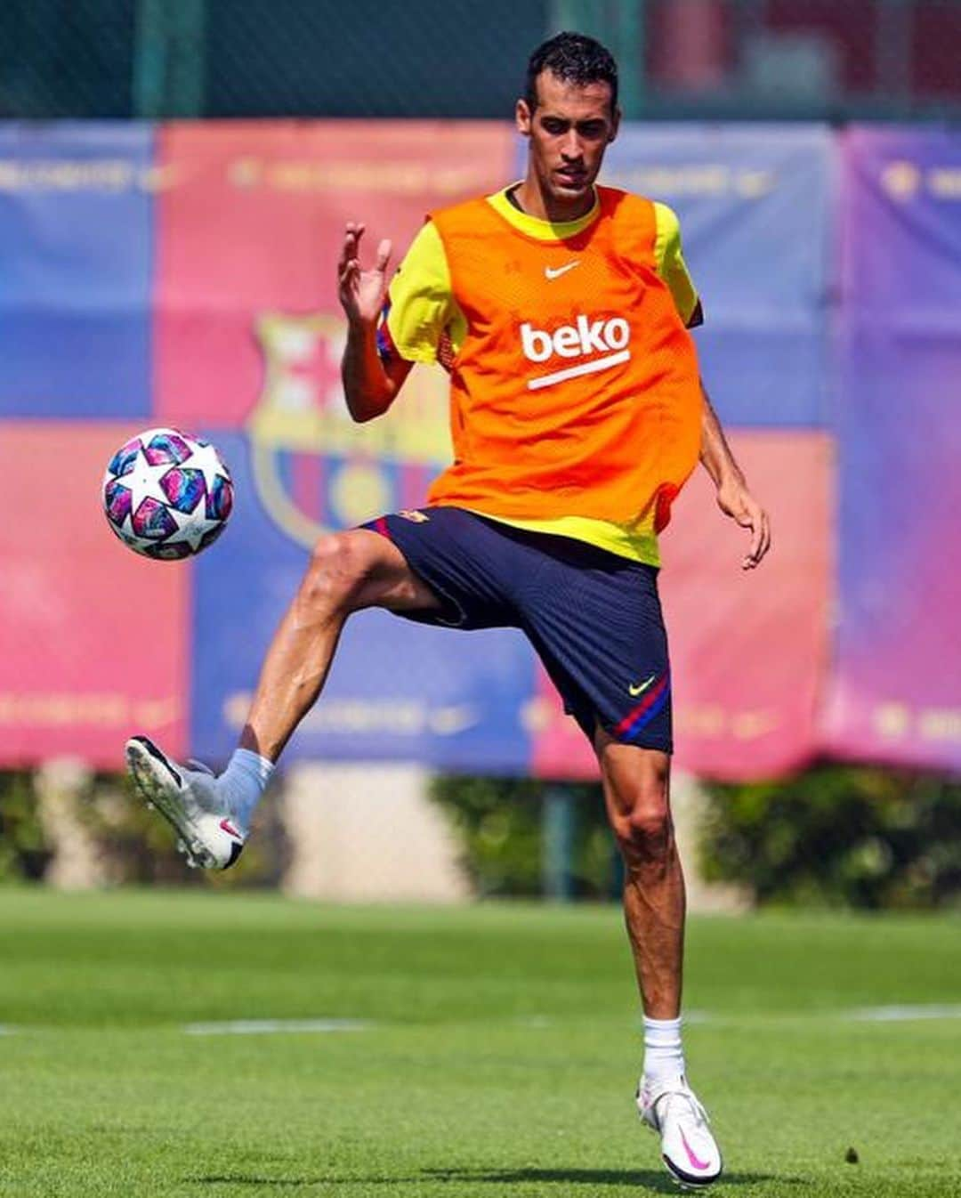 FCバルセロナさんのインスタグラム写真 - (FCバルセロナInstagram)「Happy faces at training today 😁」8月10日 5時18分 - fcbarcelona