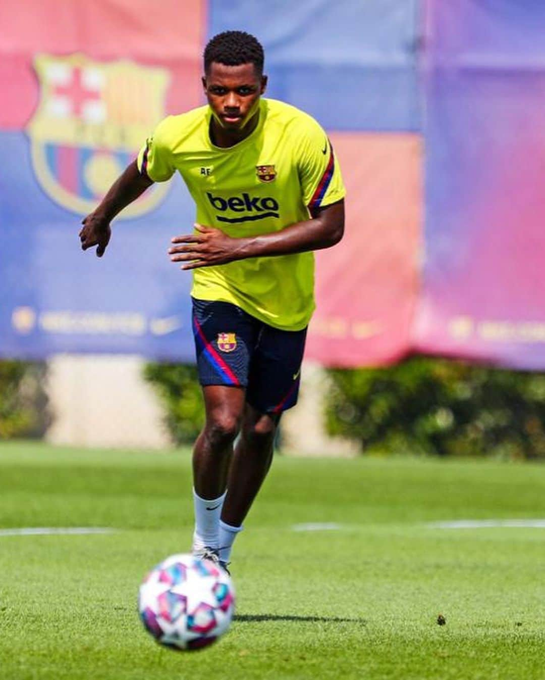 FCバルセロナさんのインスタグラム写真 - (FCバルセロナInstagram)「Happy faces at training today 😁」8月10日 5時18分 - fcbarcelona