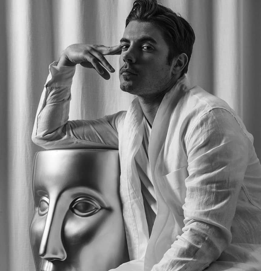 ジョッシュ・ヘンダーソンのインスタグラム：「Sundays we wear white. Here’s lookin at u kid」