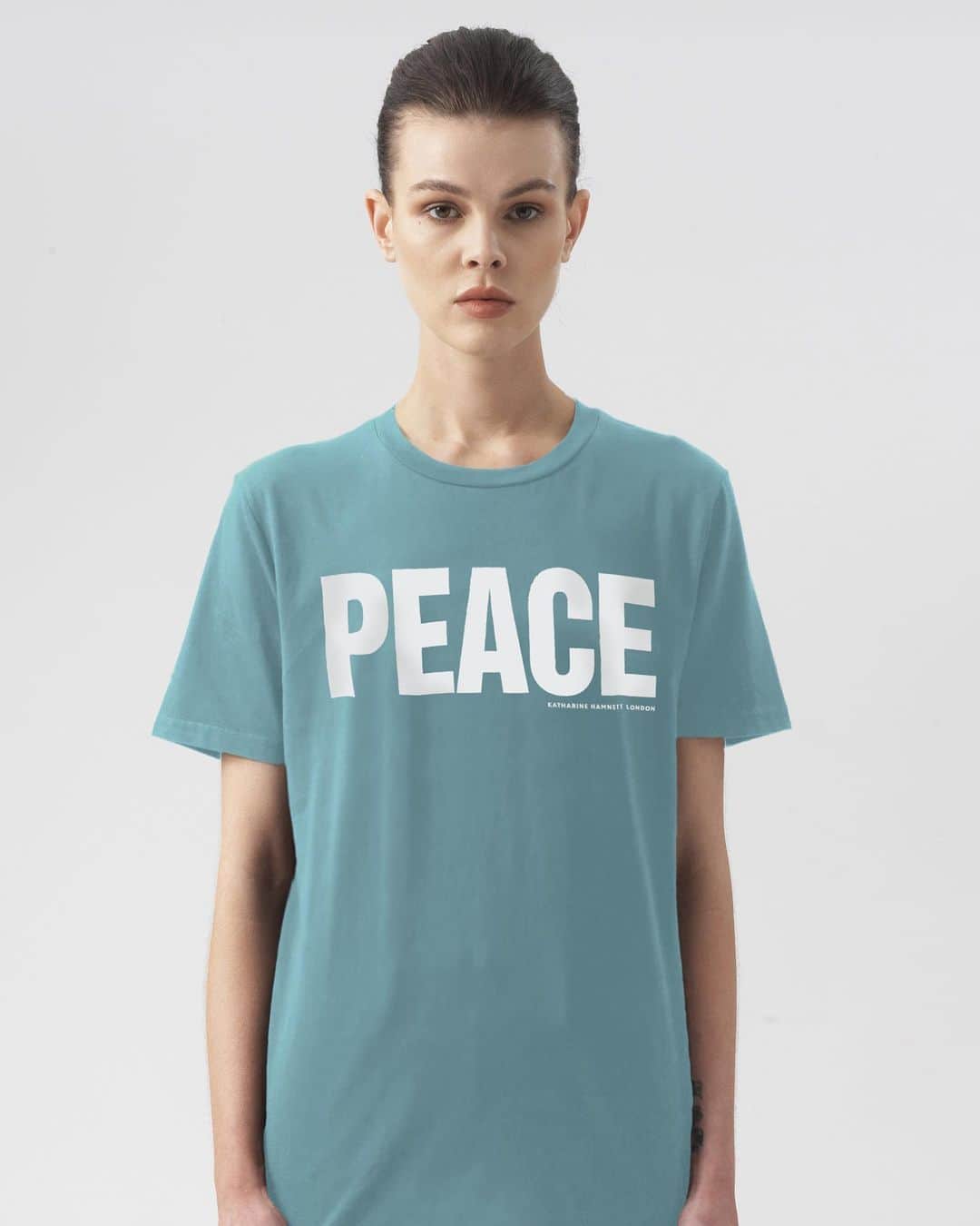 キャサリンハムネットのインスタグラム：「With extremism and national populism on the rise across much of the world, we cannot take peace for granted. Nor can we be blind to atrocities abroad because they feel remote from our daily lives. Use your vote to achieve PEACE.」