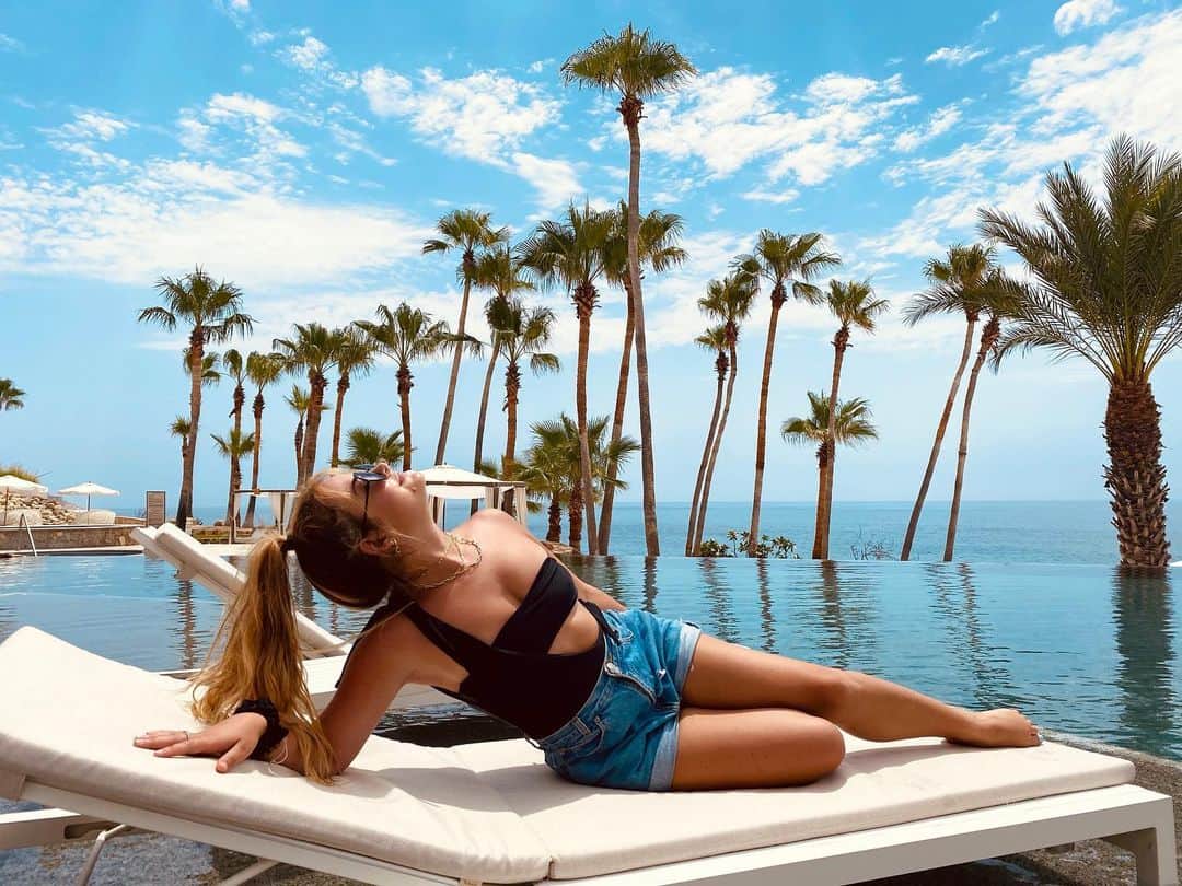 Brooke Marie Hylandのインスタグラム：「I like the view... @hiltonloscabos」