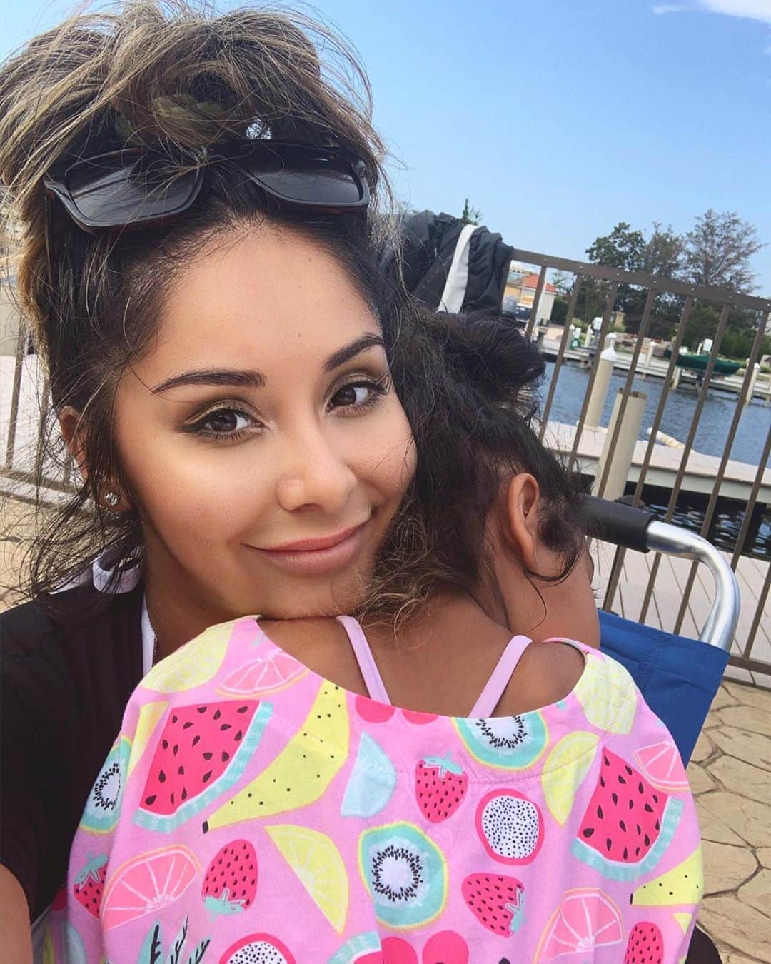 ニコール・ ポリッツィのインスタグラム：「Sunday Funday 🙏🏽🥰 #MawmaLife」