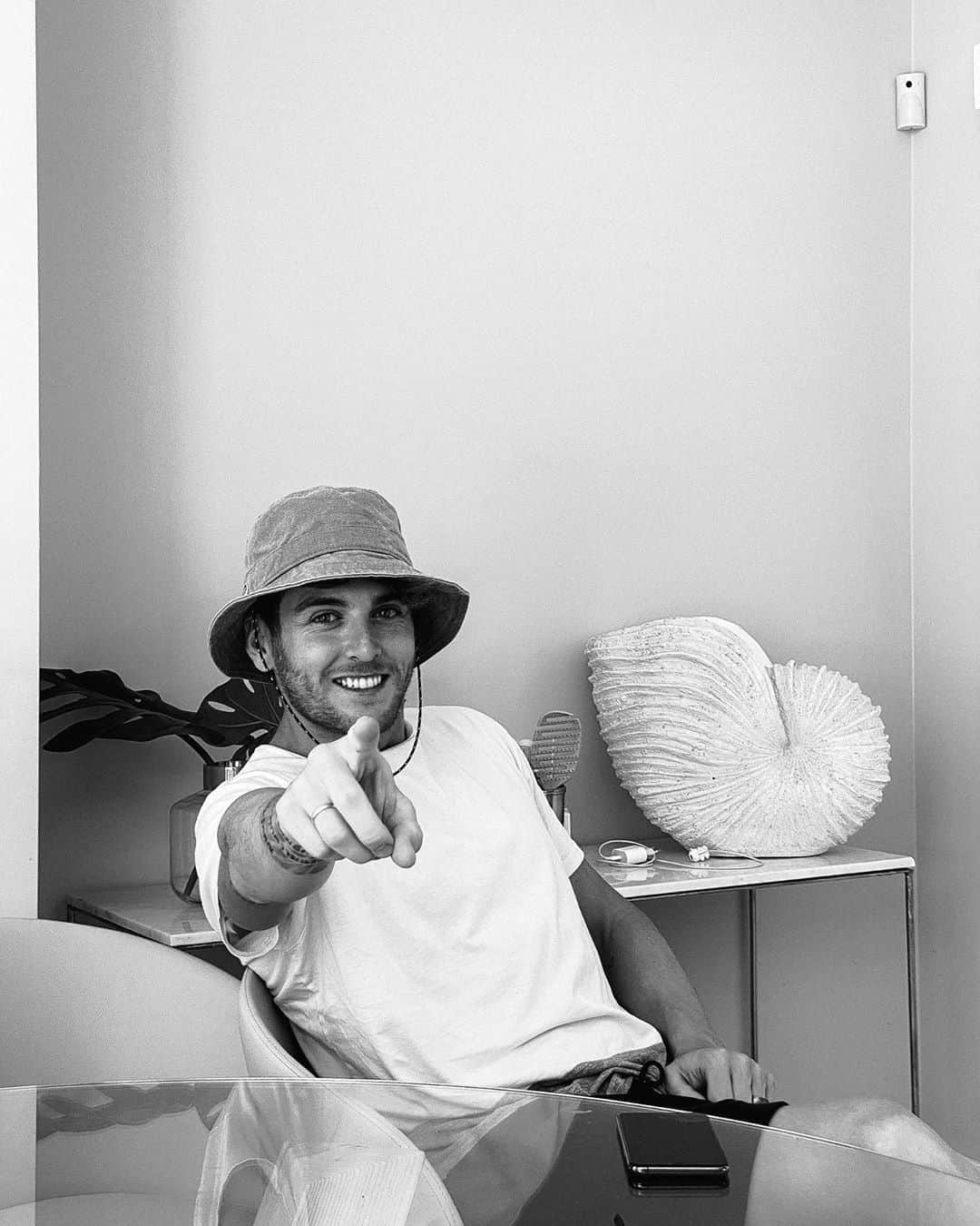 イバイ・ゴメスのインスタグラム：「Life 👊🏼 • ¿Cómo ha ido vuestra semana? 👀」