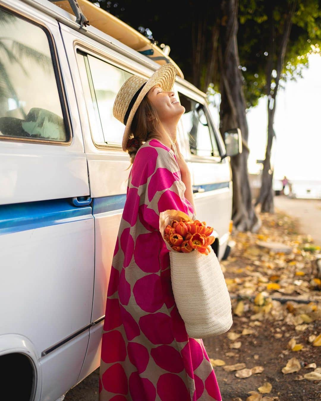 エビアン・クーさんのインスタグラム写真 - (エビアン・クーInstagram)「Here in my favorite sunset hour wearing - Uniqlo x Marimekko capsule collection. I love the bright colors in this dress, it’s so fun. Good news is that they are all available here now in store, Hawaii. @uniqlo_hawaii   ユニクロのマリメッココレクション日本未発売。私が着てるワンピースハワイでユニクロアラモアナ店で発売してるよー ポップなカラーで夏にぴったり、元気なカラー好きだよね💕 📸: @yesryan」8月10日 5時59分 - avian_official