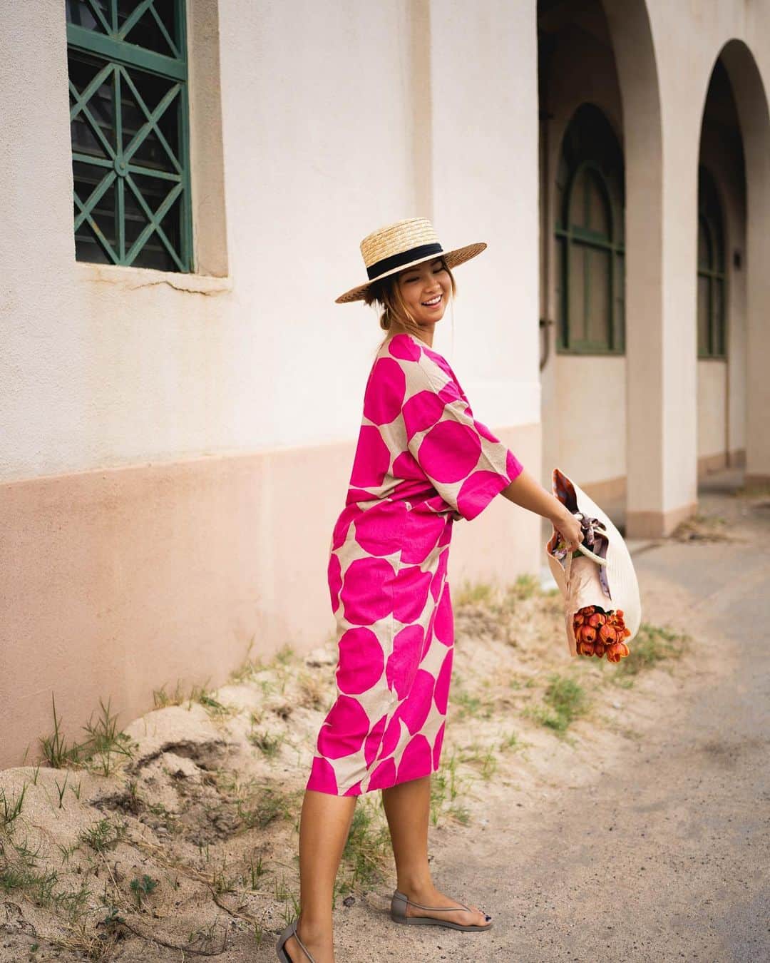 エビアン・クーのインスタグラム：「Here in my favorite sunset hour wearing - Uniqlo x Marimekko capsule collection. I love the bright colors in this dress, it’s so fun. Good news is that they are all available here now in store, Hawaii. @uniqlo_hawaii   ユニクロのマリメッココレクション日本未発売。私が着てるワンピースハワイでユニクロアラモアナ店で発売してるよー ポップなカラーで夏にぴったり、元気なカラー好きだよね💕 📸: @yesryan」