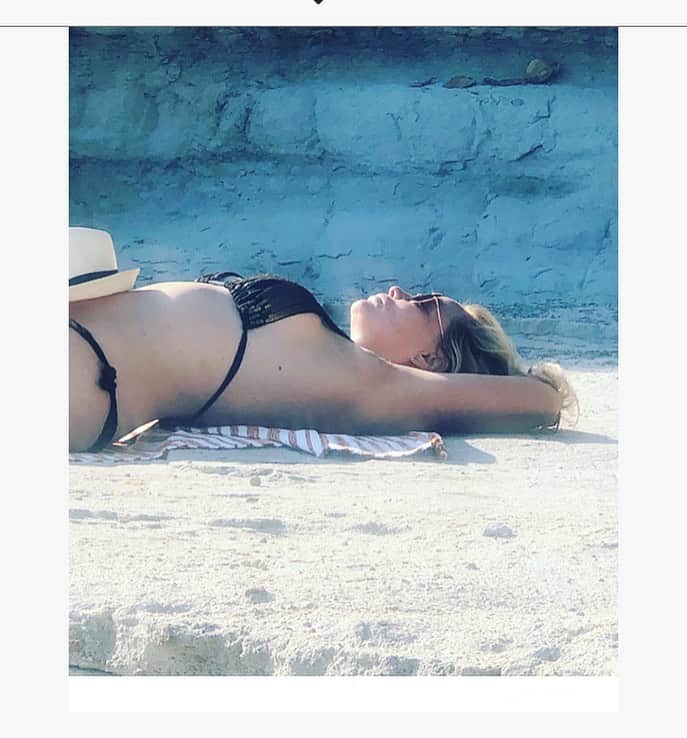 エマニュエル・ベアールのインスタグラム：「🐳」